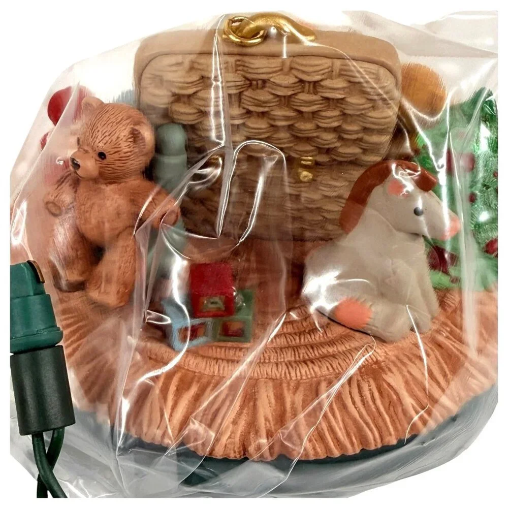 Hallmark Keepsake Ornament Victorian Toy Box Magic Light Motion 1995 Christmas - Picture 6 of 14